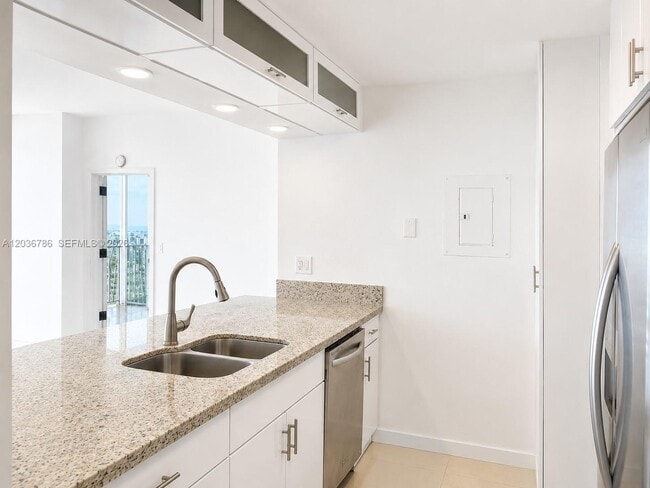 Building Photo - 7601 E Treasure Dr