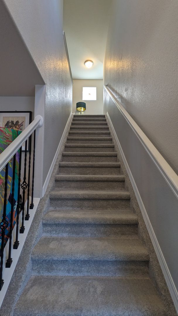 Building Photo - IMMACULATE 4 BED/2.5 BATH CUSTOM BUILT HOME IN SKYLINE RIDGE!