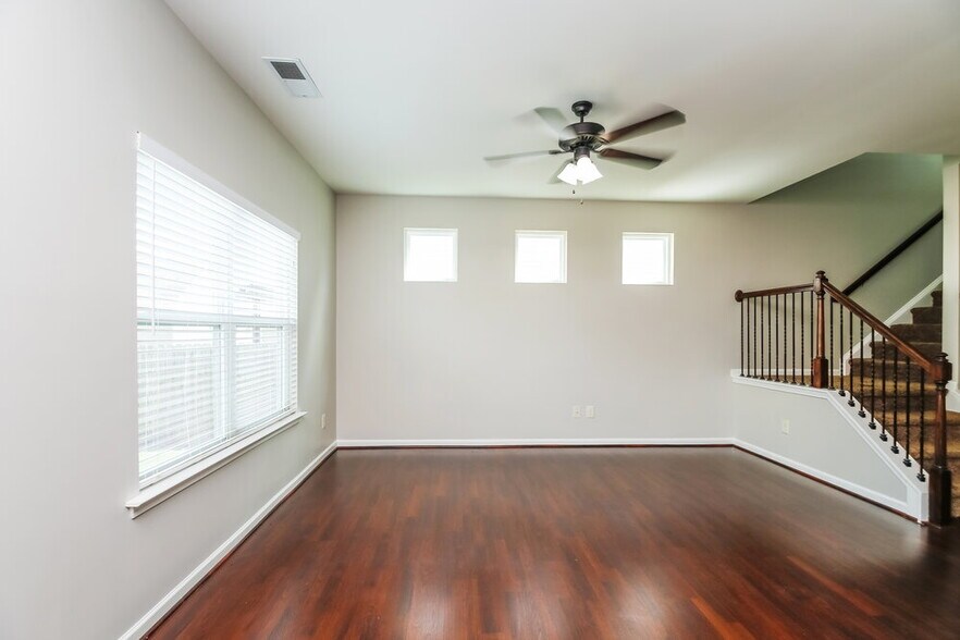 Building Photo - 257 Hill Crest Cir