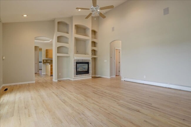 Building Photo - Amazing Custom Ranch with Privacy and Spra...