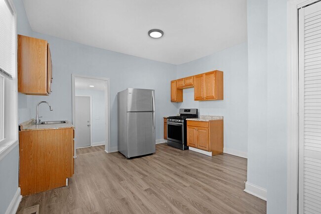 Building Photo - 3501 Oakmont Ave