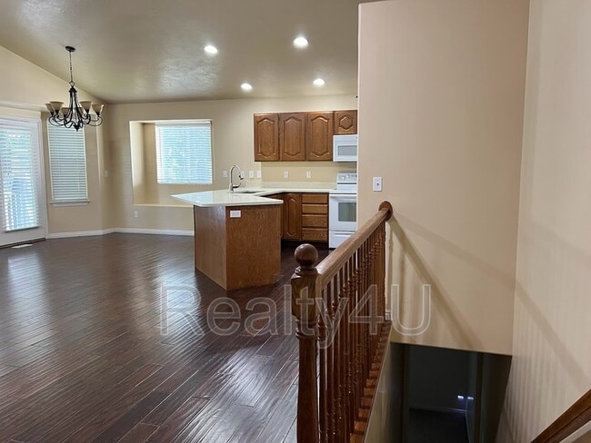 Building Photo - 1385 E 1120 S