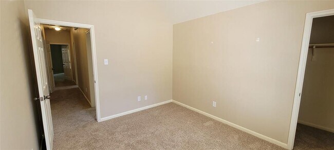 Building Photo - 98 S Regan Mead Cir