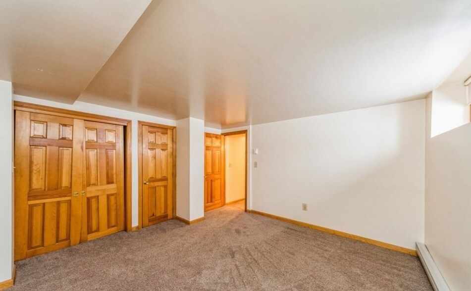 Building Photo - 996 Pleasant St