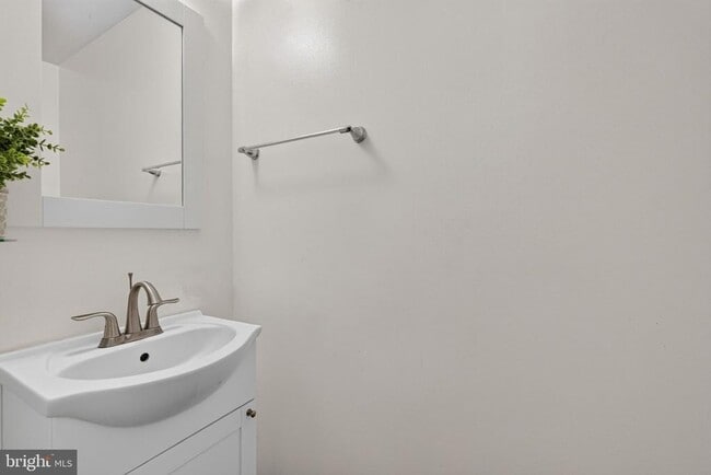 Building Photo - 10522 Lime Tree Way