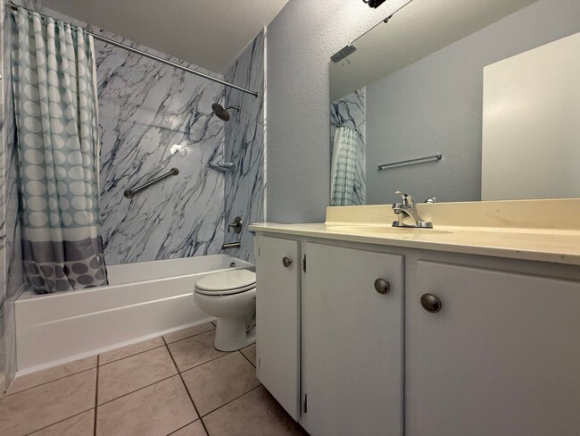 Building Photo - RENOVATED 2BD/1.5BA CONDO NEAR TOPGOLF, VI...