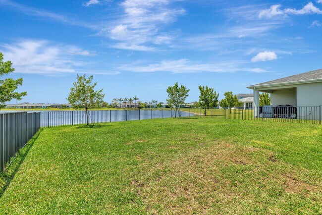 Building Photo - 10696 SW Estella Ln