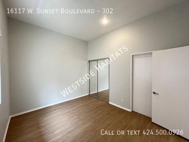 Building Photo - 16117 W Sunset Blvd