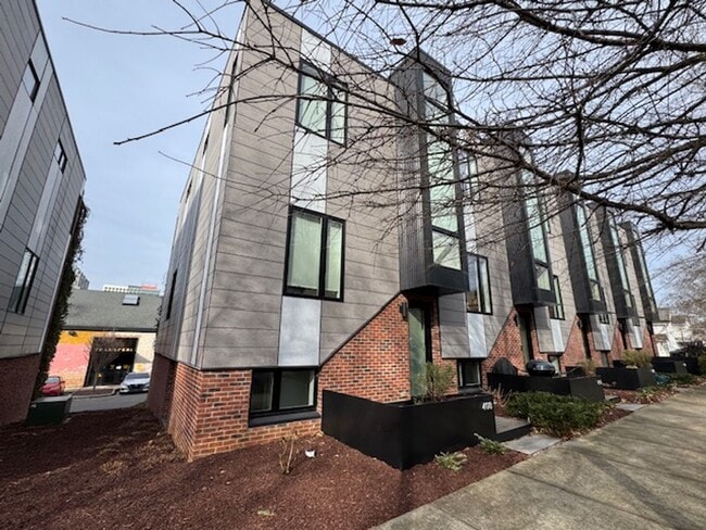 Building Photo - $500 off September! Call for details.