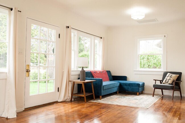 Building Photo - 2018 Monterey St