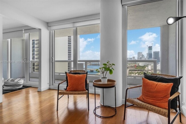 Building Photo - 1717 N Bayshore Dr