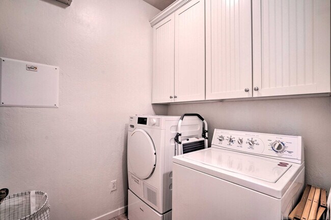 Building Photo - 13450 E Vía Linda