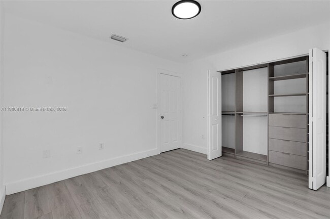 Building Photo - 425 SW 198th Terrace