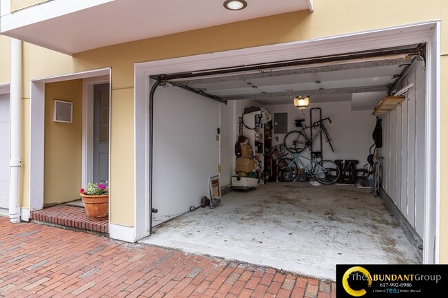 Building Photo - 54 Trowbridge St