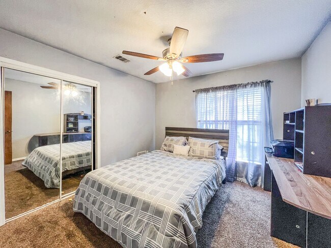 Building Photo - For Rent | Hidden Glen Community | 4 Bed, ...