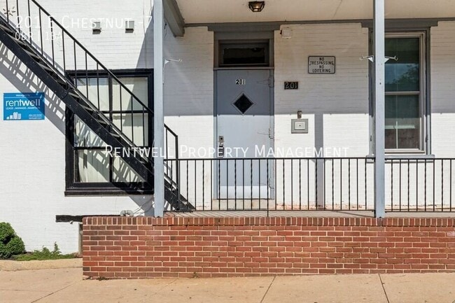 Building Photo - 201 E Chestnut St