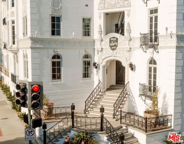 Primary Photo - 1302 N Sweetzer Ave