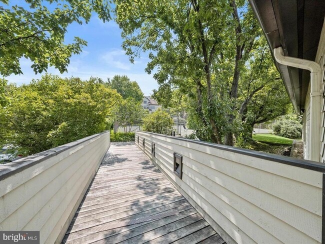 Building Photo - 9823 Hellingly Pl