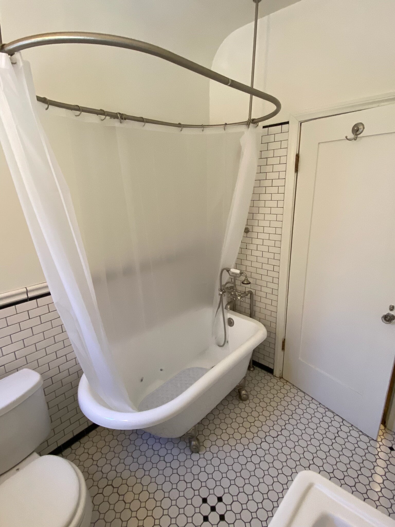 CLAW FOOT TUB & SHOWER - 2570 N Beachwood Dr