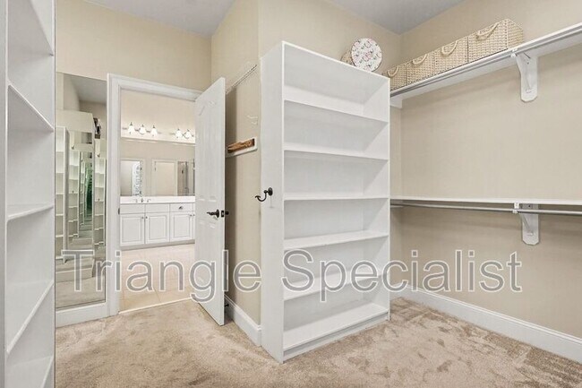 Building Photo - 6121 Carlyle Dr