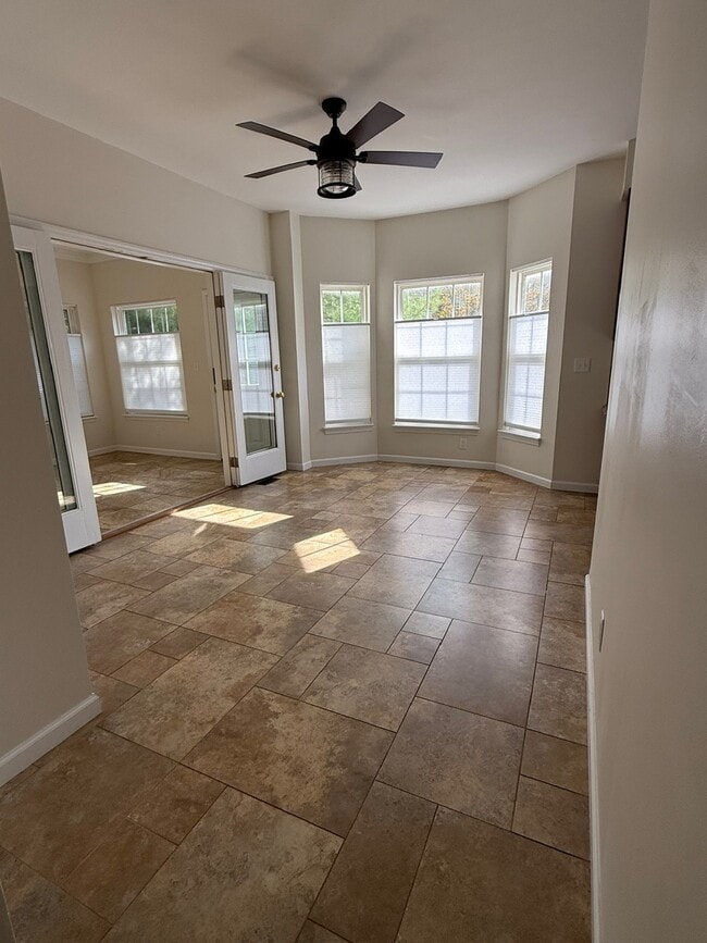 Building Photo - 10 Mabel Ln