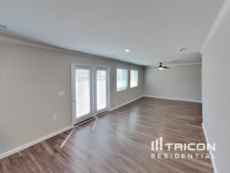 Building Photo - 3079 Stauton Dr