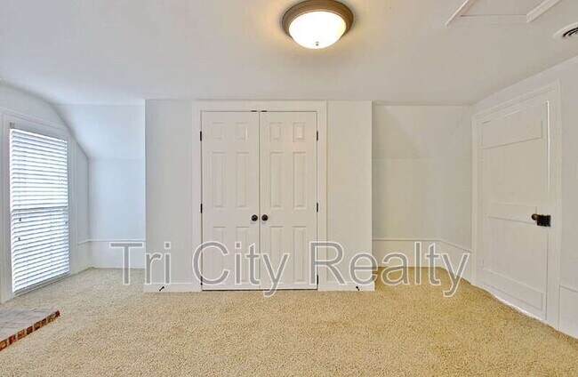 Building Photo - 115 Church Aly