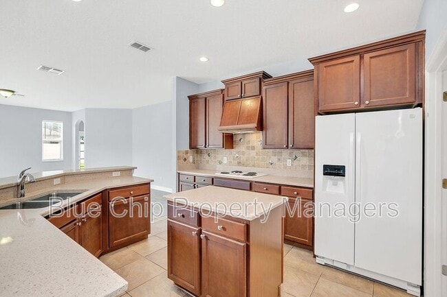 Building Photo - 10074 Iverson Dr
