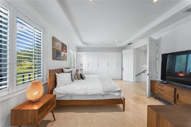 Building Photo - 3922 SW 60th Ave