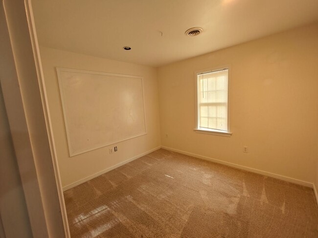 Building Photo - 5 Bedroom home in Henrico