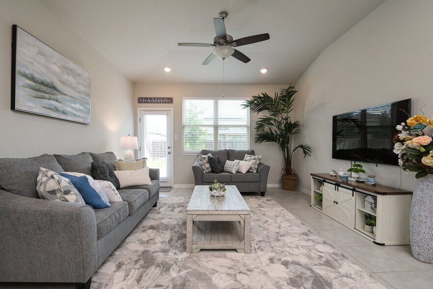 Building Photo - 2411 Verona Wy