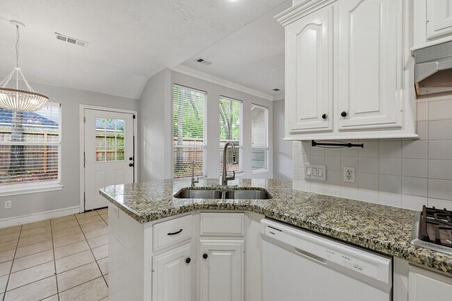 Building Photo - 909 Katie Ln