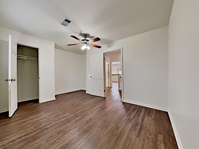 Building Photo - 2738 Springstone Dr
