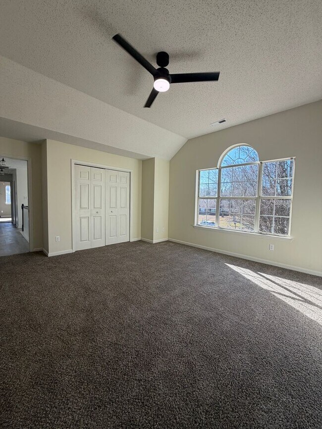 Building Photo - 3 bed | 2.5 bath | 2,630 sq ft