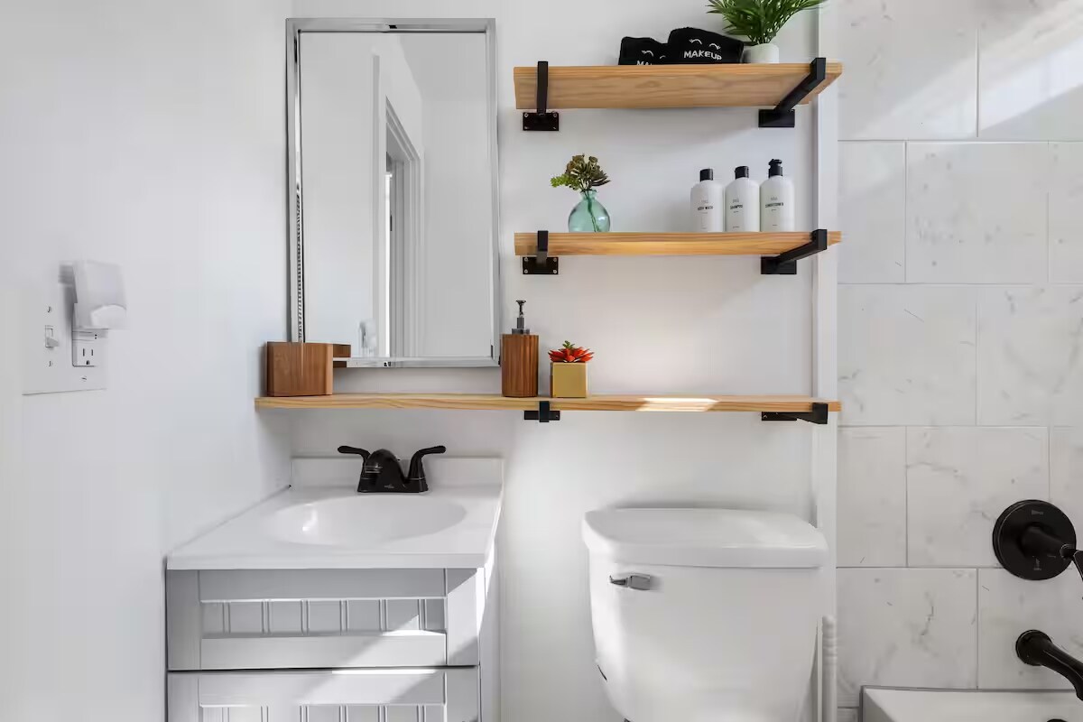 Building Photo - 4995 Chateau Ave