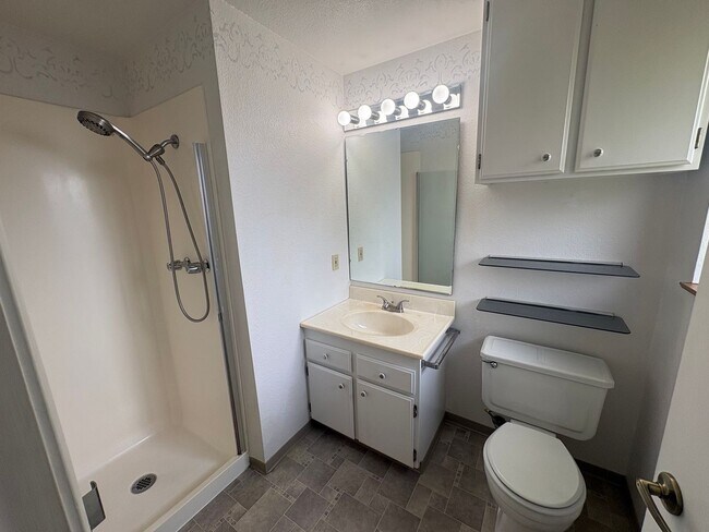 Building Photo - 3 Bed 3 Bath House