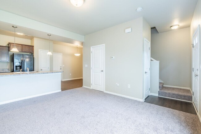 Building Photo - 3 Bedroom, 2.5 Bath Townhome for Rent in Prime Location!