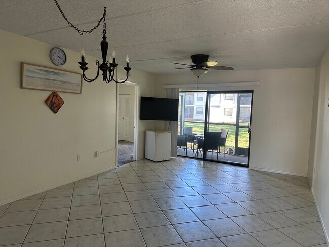 Building Photo - 409 Meadow Ln