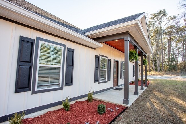 Building Photo - 823 Meridian Rd