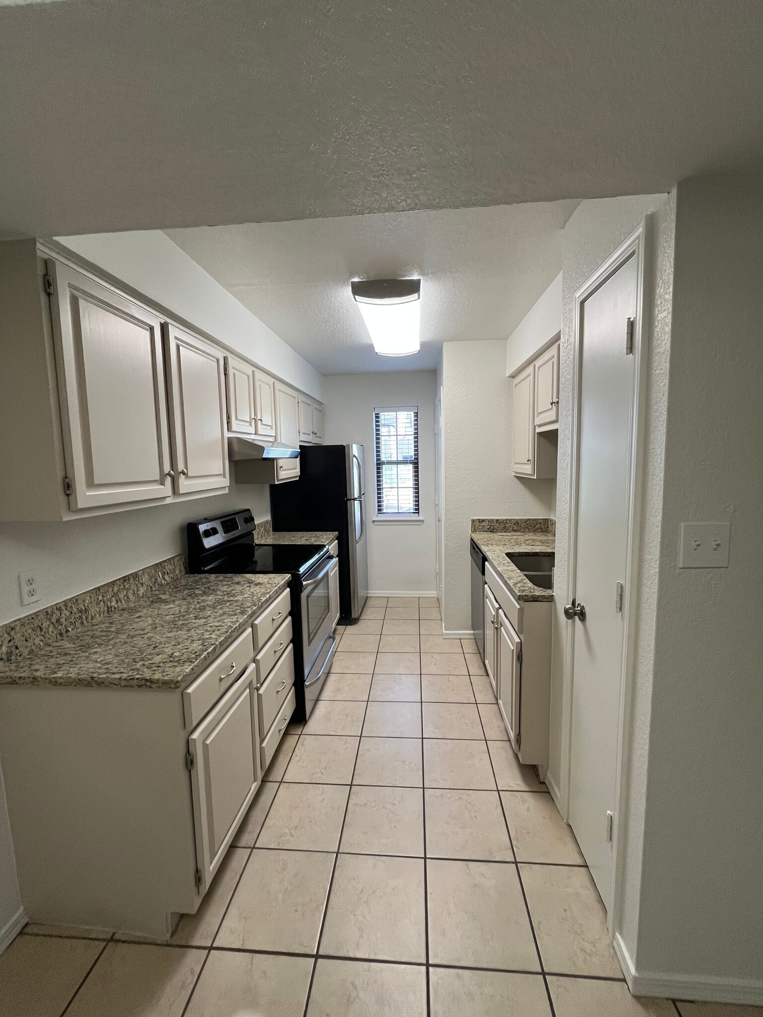 Building Photo - 9107 S Urbana Ave