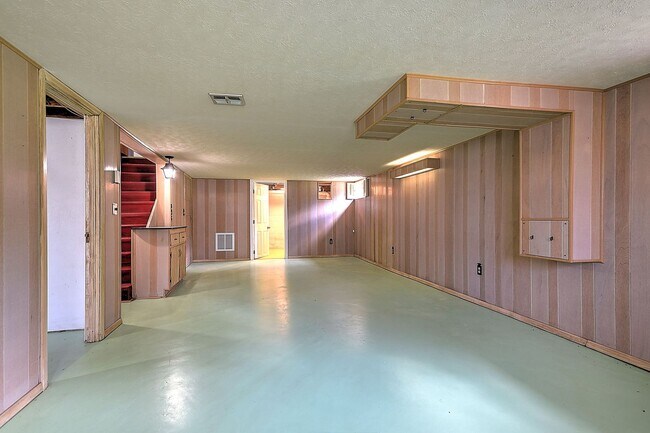 Building Photo - 208 Hogan Ave