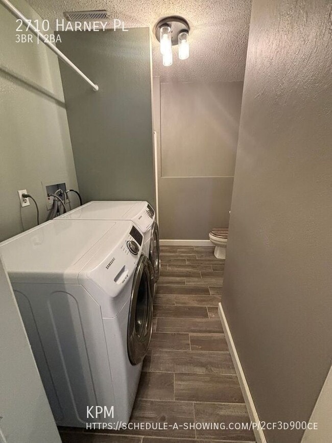 Building Photo - 2710 Harney Pl