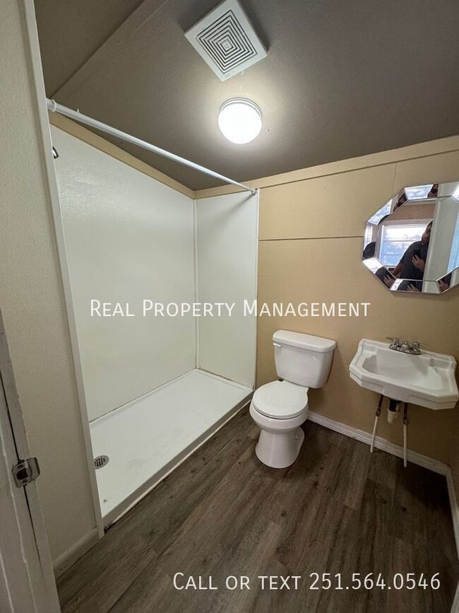 Building Photo - 2064 Andrews St