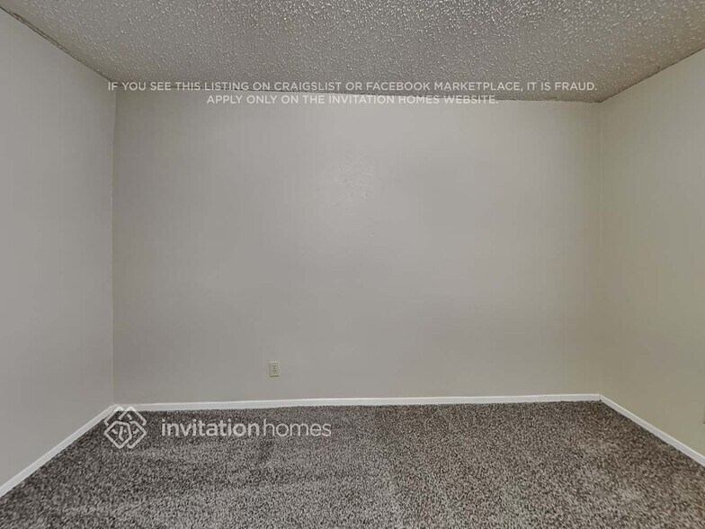 Building Photo - 336 S Travis