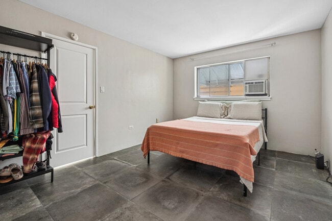 Building Photo - 1044 Ontario St