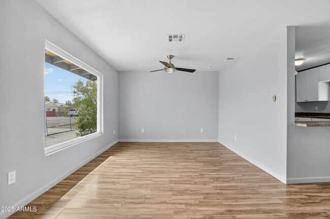Building Photo - 1410 S 24th Ave