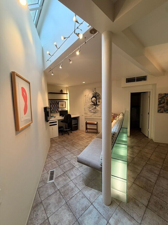 Building Photo - 640 K St