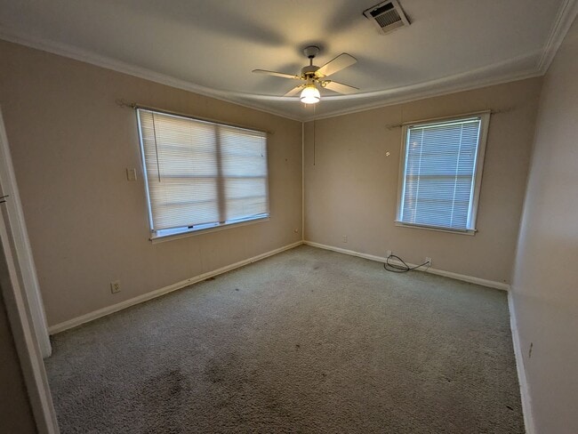 Building Photo - 717 Riffle Ave