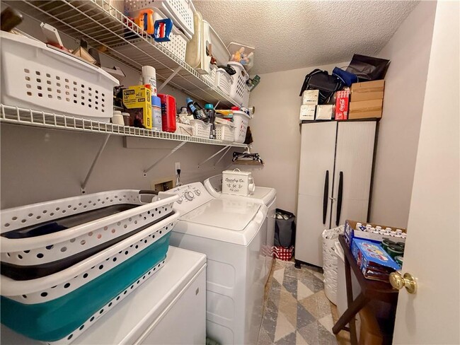 Building Photo - 905 Deer Run Dr
