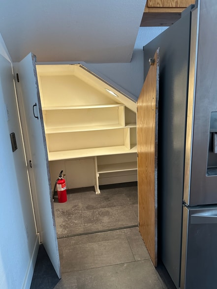 Large pantry - 681 37th Ave